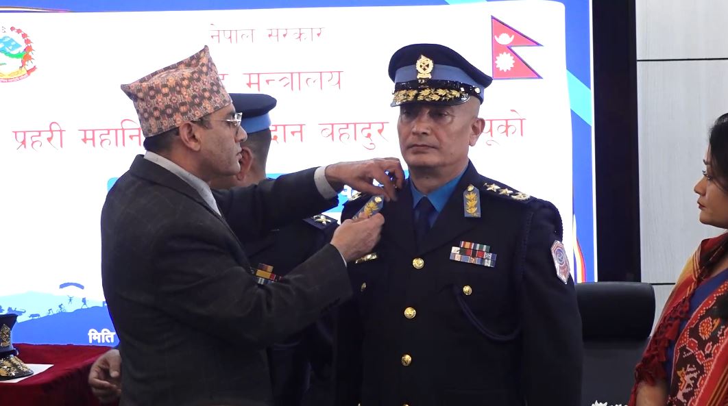 नवनियुक्त आईजीपी दानबहादुर कार्कीलाई दज्र्यानी चिन्ह प्रदान