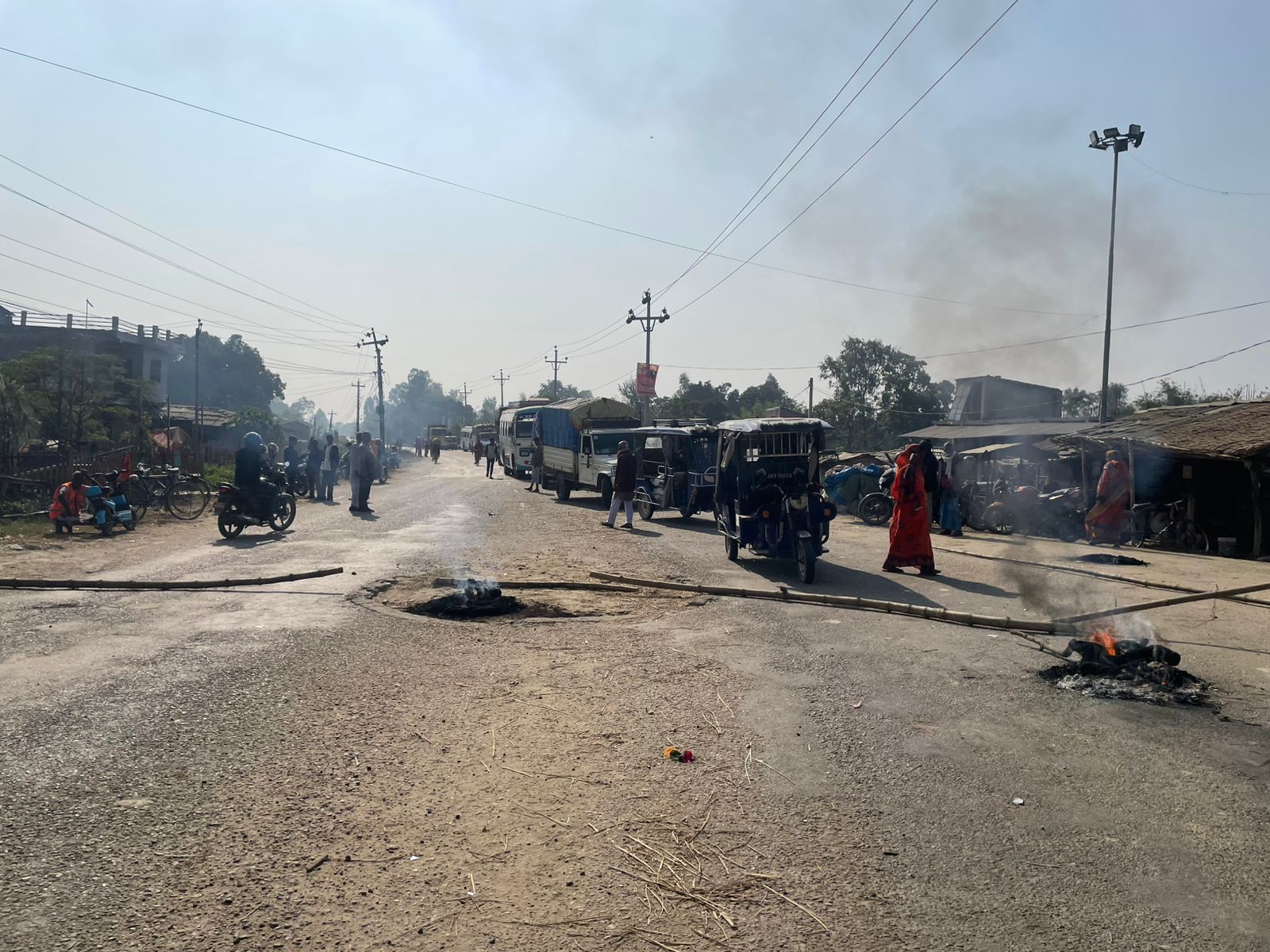 सडक दुर्घटनापछि औरही–८ मा चक्का जाम,सातबुँदे सहमतिपछि यातायात सञ्चालन