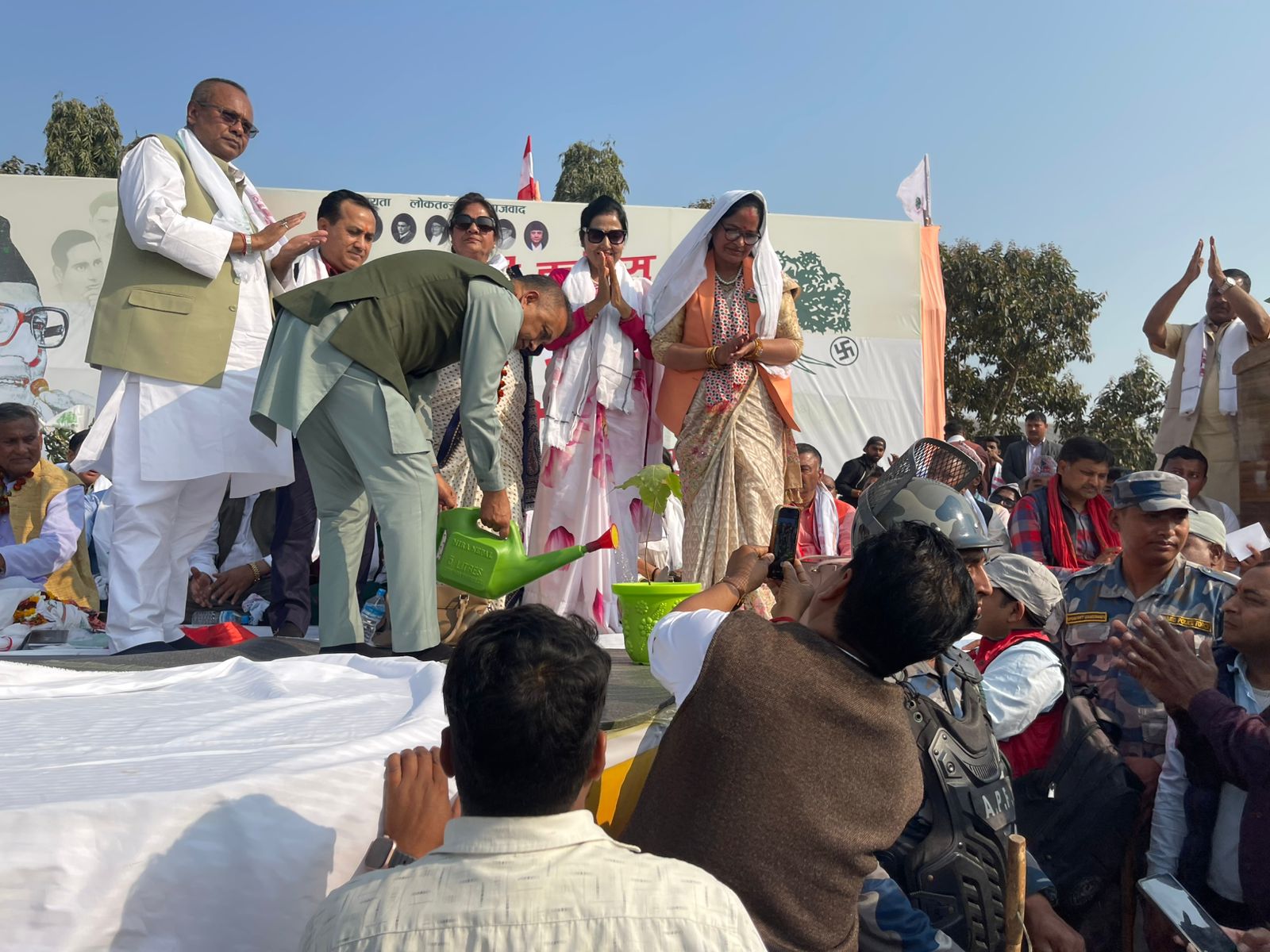 नेपाली कांग्रेसको प्रतिज्ञापत्र सार्वजनिकिकरण कार्यक्रमको सभापति थापा द्वारा उदघाटन गरि शुभारम्भ