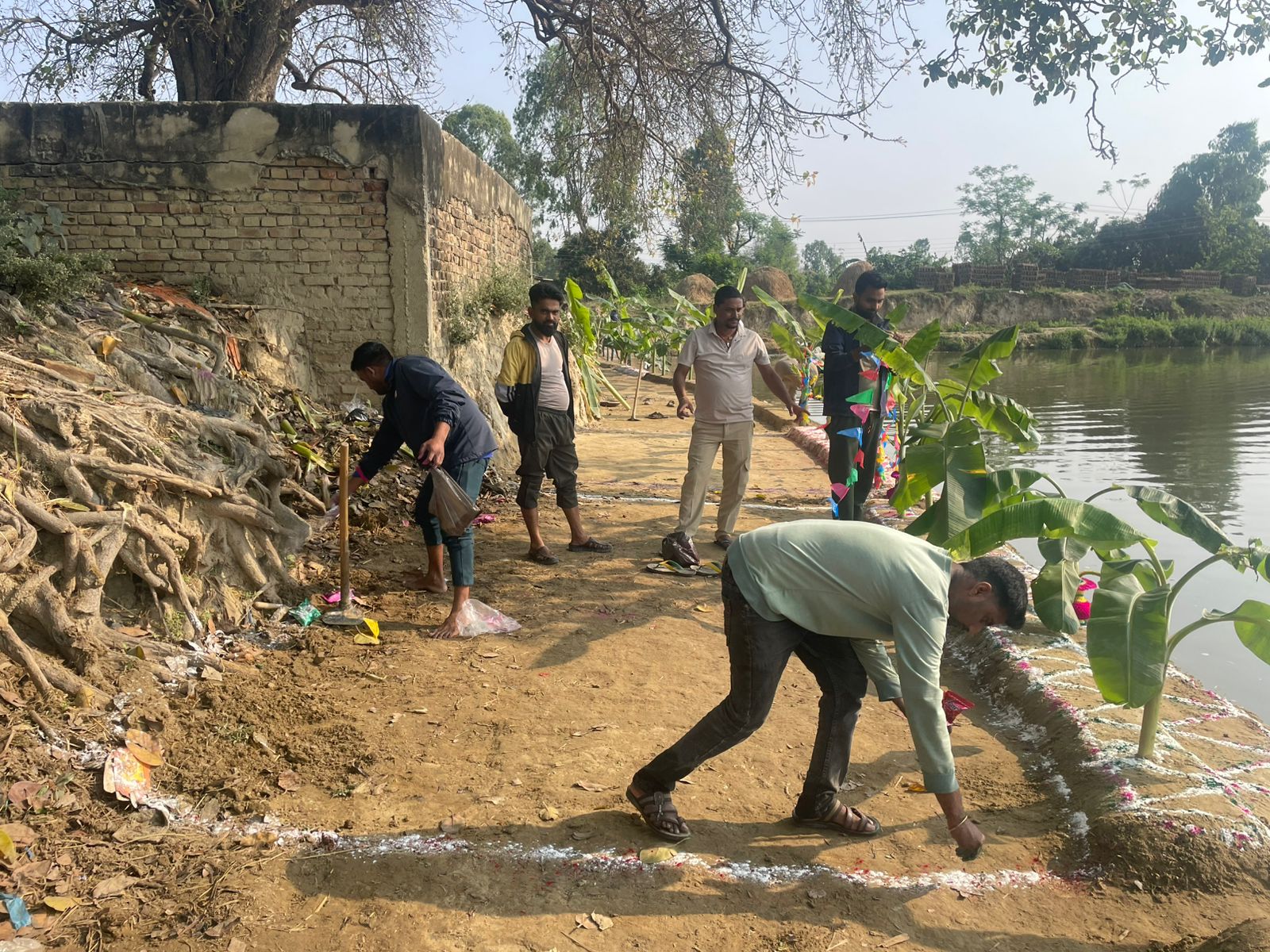 महोत्तरीको औरहीमा चैती छठको तयारी तीव्र, महादेव पोखरी सजावट अन्तिम चरणमा(फोटो फिचर)