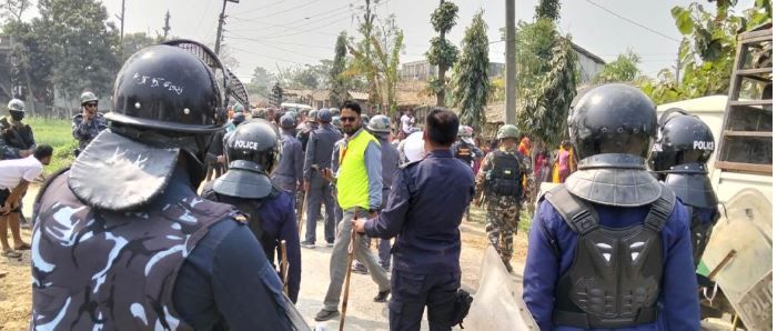 सर्लाही-४ को बलरामा रोकिएको मतदान पुनः सुरु