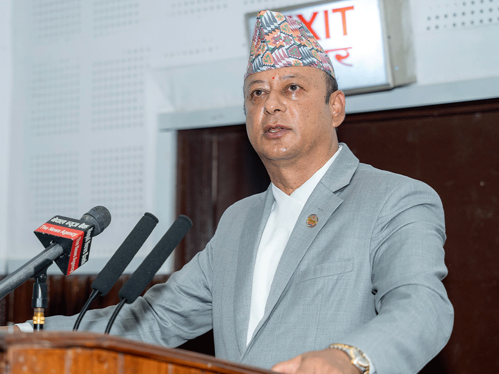 पूर्वमन्त्री दीपक खड्का पनि अस्पताल भर्ना