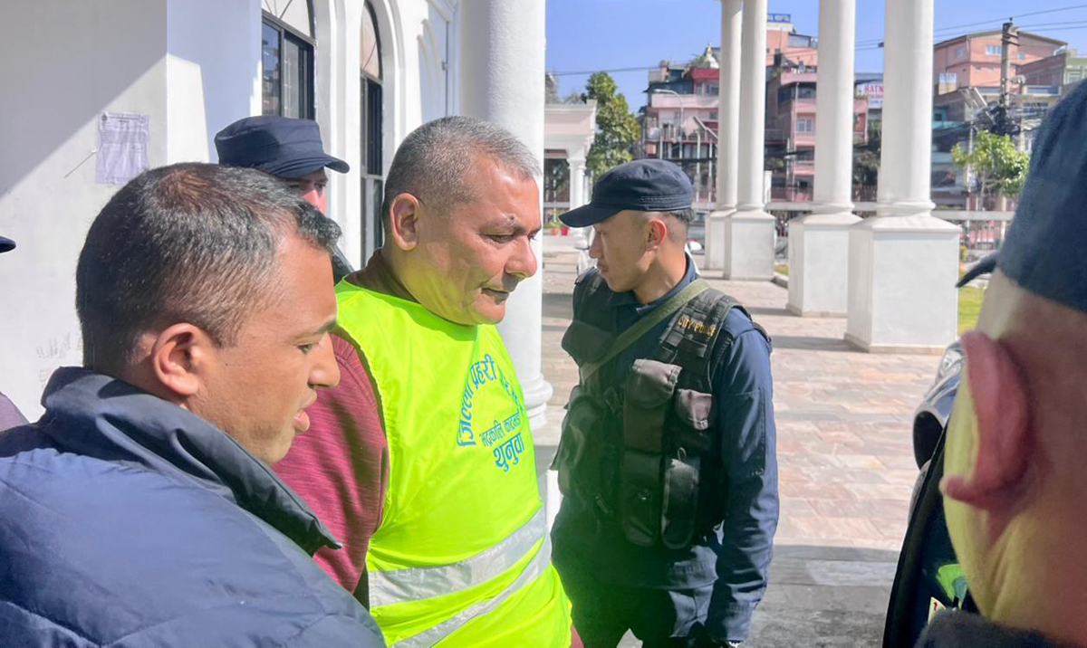 दुर्गा प्रसाईंलाई २४ घण्टाभित्र उपस्थित गराउन सर्वोच्चको आदेश