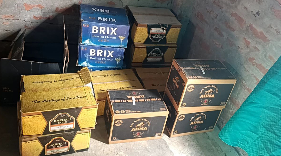 महोत्तरी : इँटाभट्टाबाट मदिरा बरामद