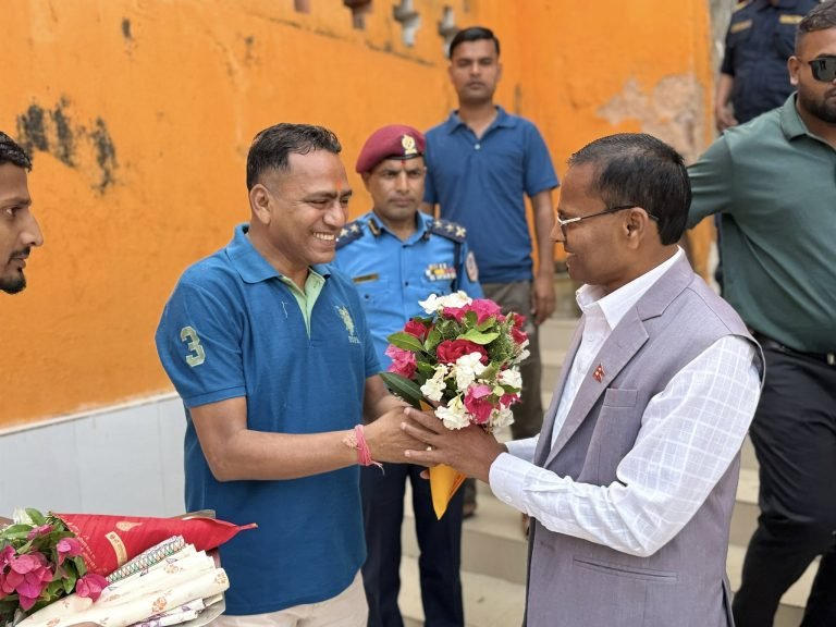 महोत्तरीको दशगजामा मन्त्री महतो, शान्ति–सुरक्षाको अवस्था अवलोकन