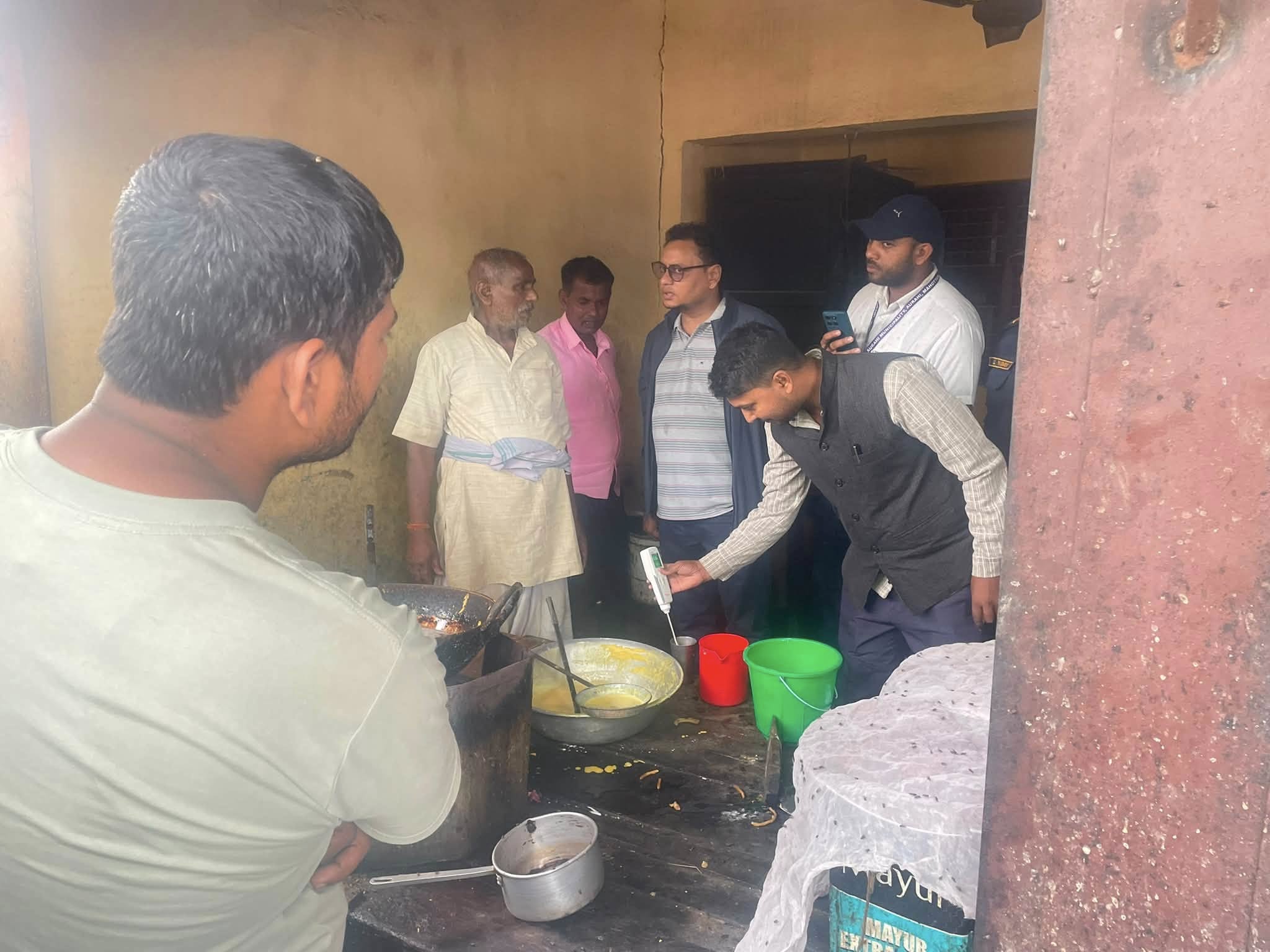 औरही बजार अनुगमनमा व्यापक अनियमितता,म्याद गुज्रिएका खाद्य पदार्थ फेला