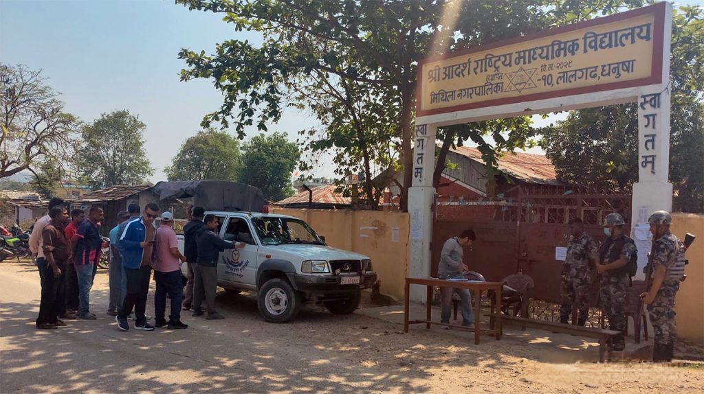 लालगढबाट प्रहरी निरीक्षक घुससहित पक्राउ