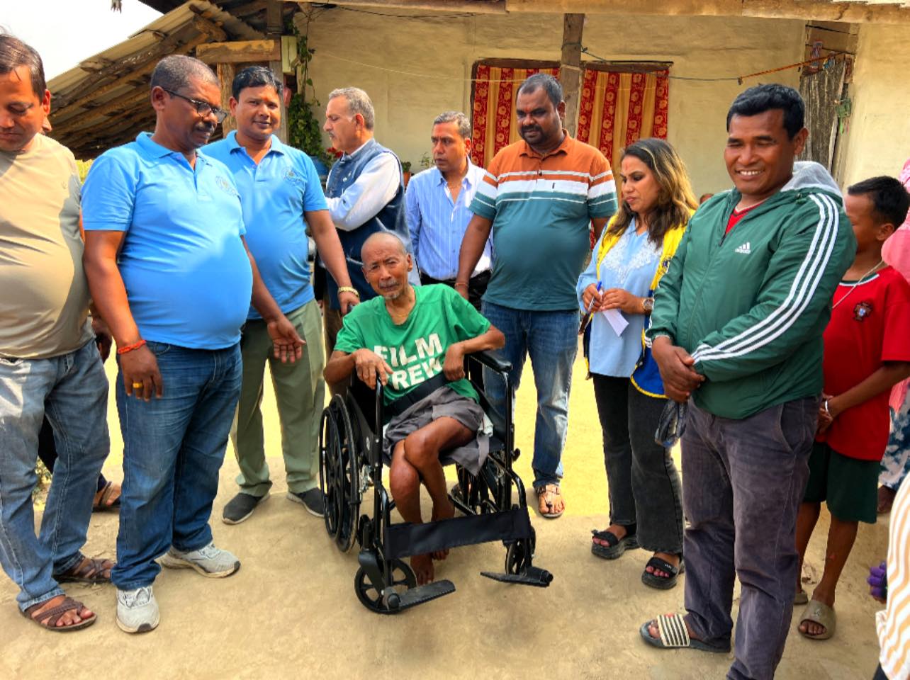 नयाँ वर्षमा अपाङ्गता भएका व्यक्तिलाई ह्वीलचेयर वितरण