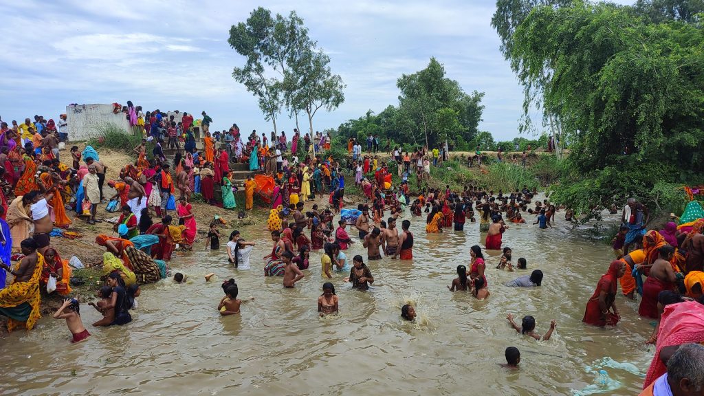 महोत्तरीको गेरुकाधाममा श्रद्धालुको घुइँचो