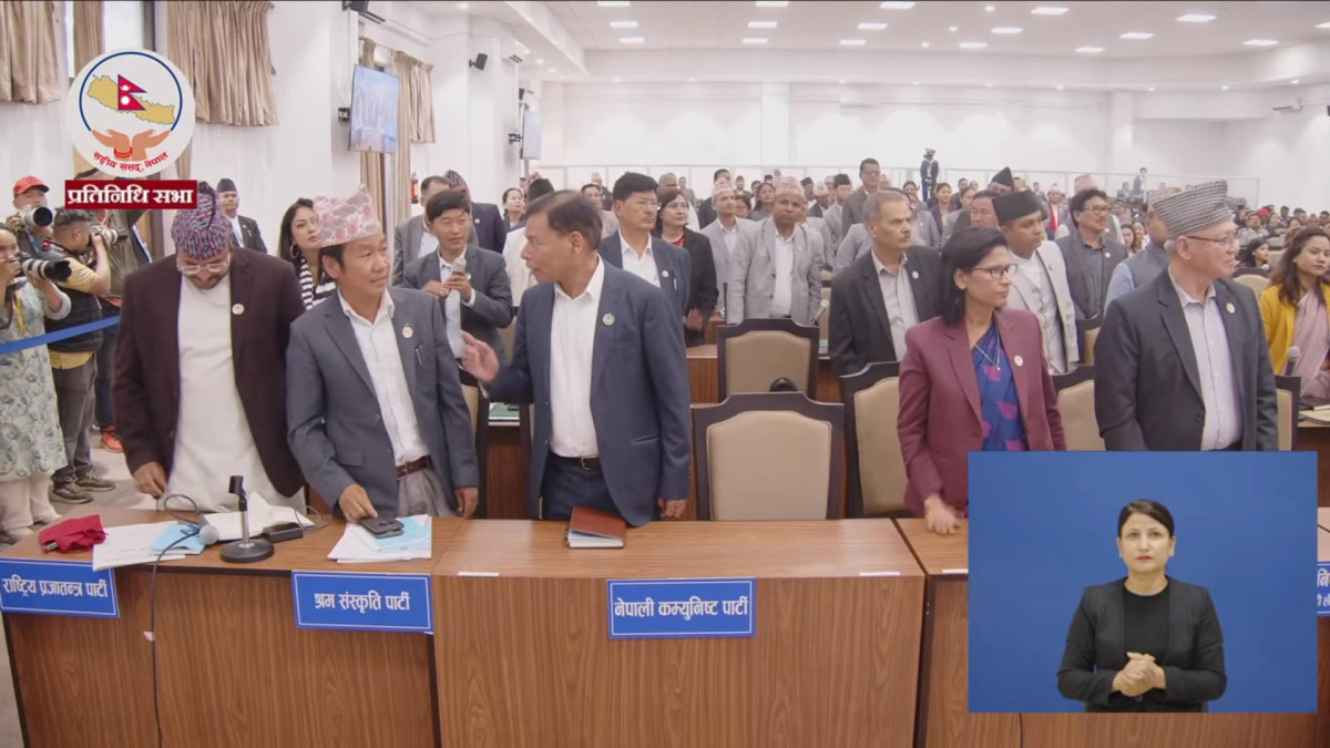 प्रधानमन्त्रीको अनुपस्थितिलाई लिएर विपक्षीको विरोध, सदनमा राजीनामाको माग