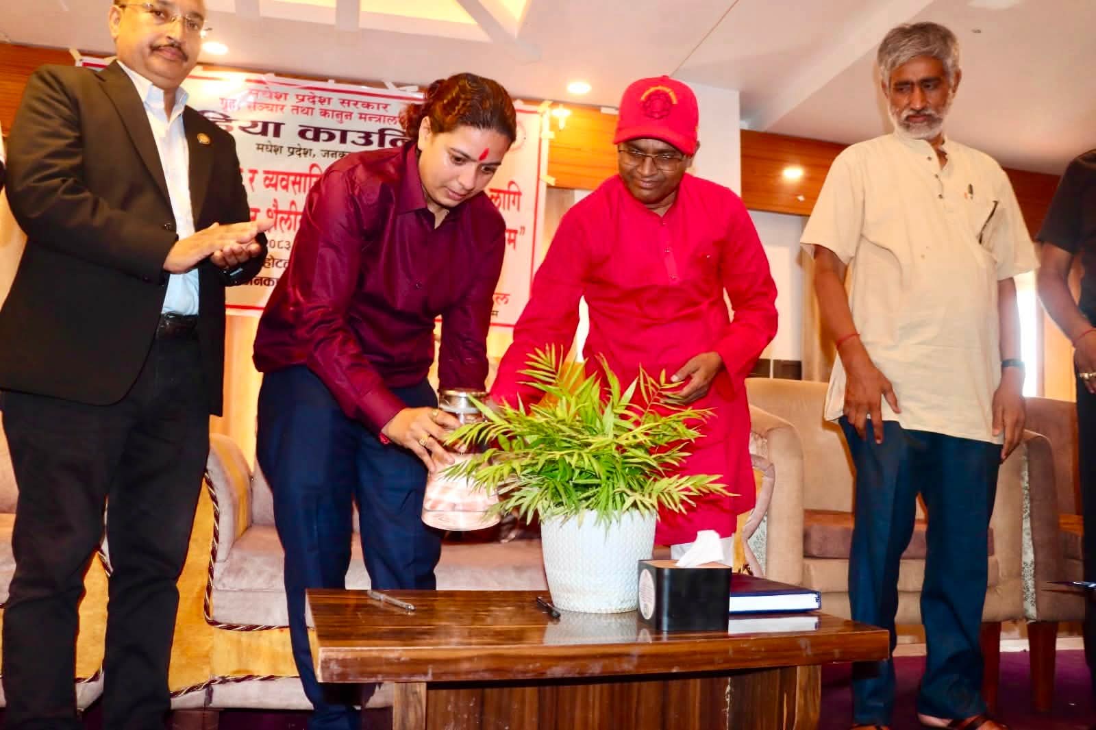 प्रदेश सरकार स्वतन्त्र र जिम्मेवार पत्रकारिताप्रति प्रतिबद्ध छ : सञ्चार मन्त्री महतो