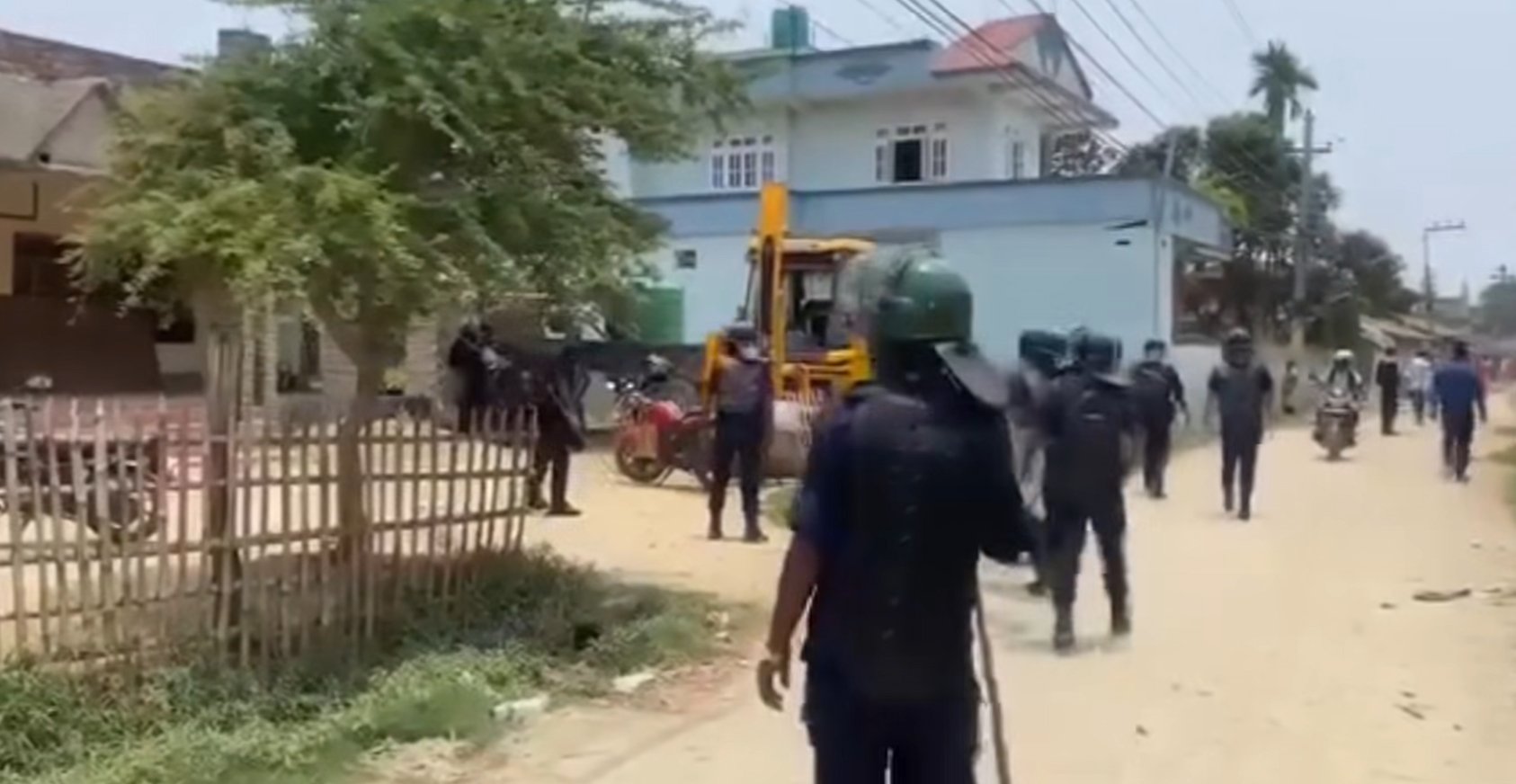 डिउटीका प्रहरीमाथि हातपात गरी दुर्घटना गराउने ट्याक्टर भगाउने दुई जना पक्राउ