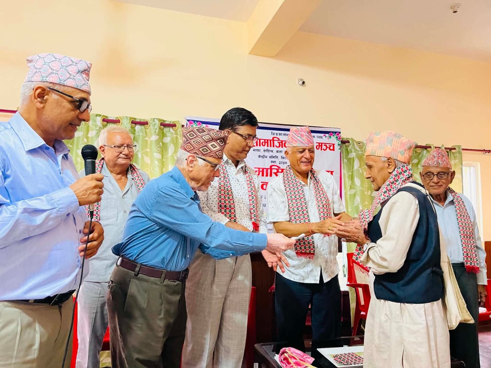 रचनावाचनमा गोला प्रथाबाट दुई स्रष्टा पुरस्कृत