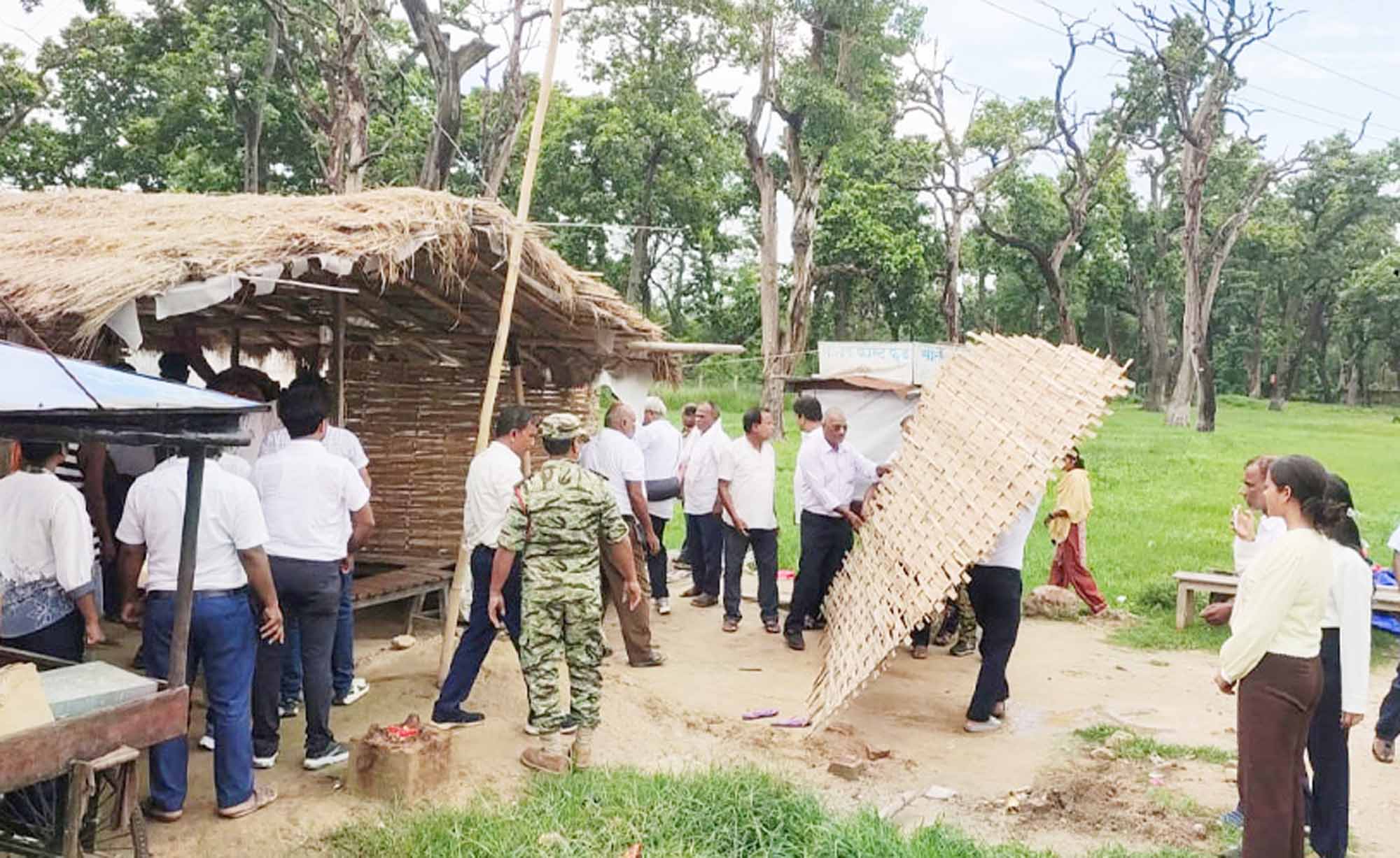 धनुषाधामको संरक्षित वन क्षेत्रबाट अतिक्रमित घरटहरा हटाइयो