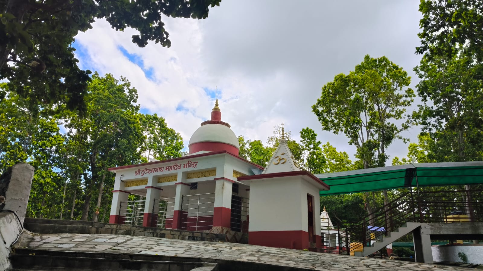 सजिदै टुटेश्वरनाथ मन्दिर रङ्गिदै‘मधेशकाे कैलास’