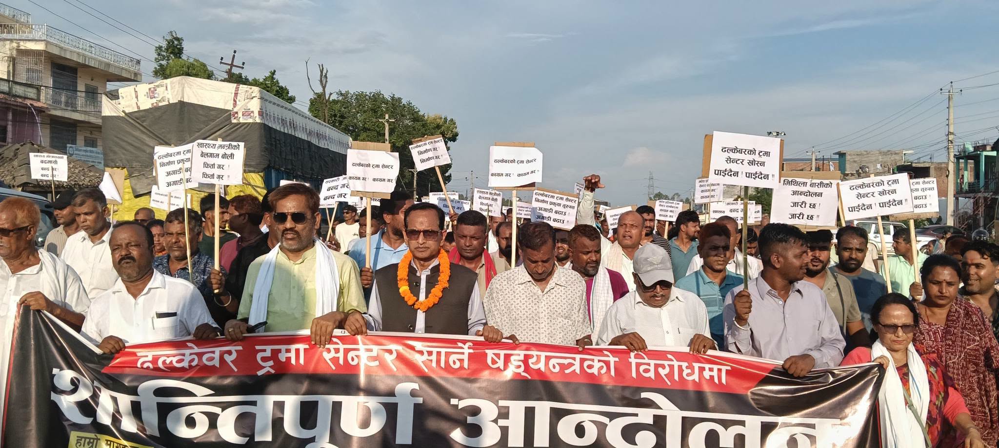 ढल्केवर ट्रमा सेन्टरका लागि तात्यो  सडक