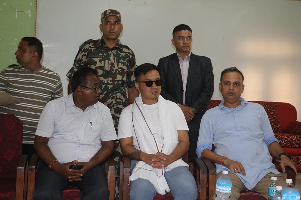 धनुषा पुग्नुभयो गृहमन्त्री गुरुङ : सरकार–हिन्दु सम्राट बिच सहमति जुटेन, वार्ता जारी रहने