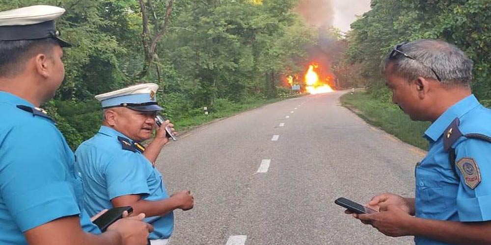 रौतहटमा पेट्रोल ट्याङ्कर दुर्घटना, आगलागीबाट पूर्ण क्षति