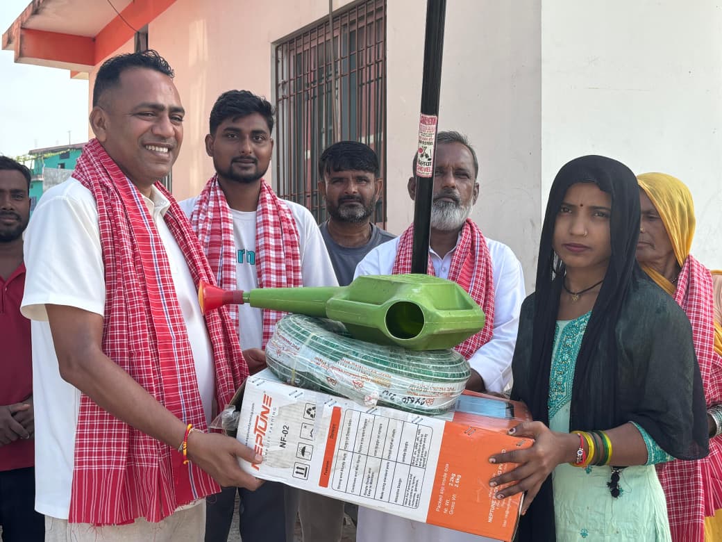 मटिहानीमा सीप विकास तालिम लिएका उद्यमीलाई करेसाबारी प्रविधि हस्तान्तरण