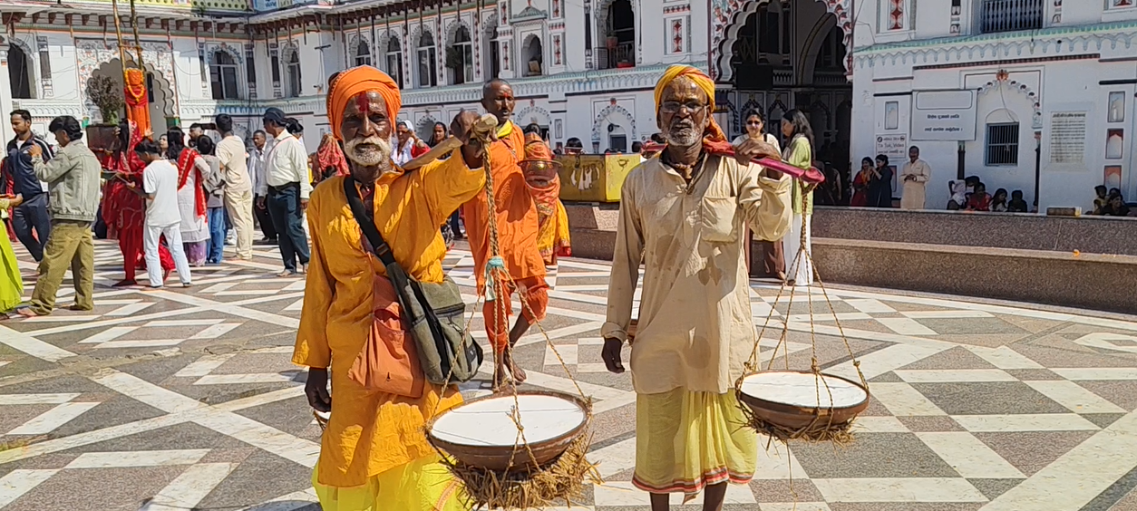 मिथिलामा कोजाग्रत पूर्णिमाको रौनक, जानकी मन्दिरमा १०८ पाहुर
