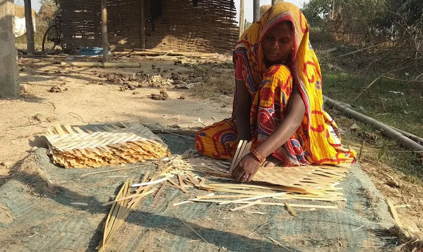 बाँसका सामग्री बनाएर जीविका चलाउने डोम समुदायको पुर्ख्यौली पेसा सङ्कटमा