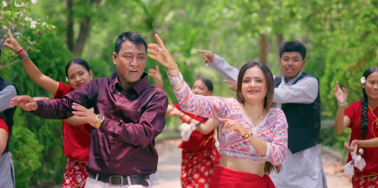 महोत्तरीका १५ वटै पालिकाको चिनारी समेटिएको ‘फूल फुल्यो बारैमास’ गीत विमोचन
