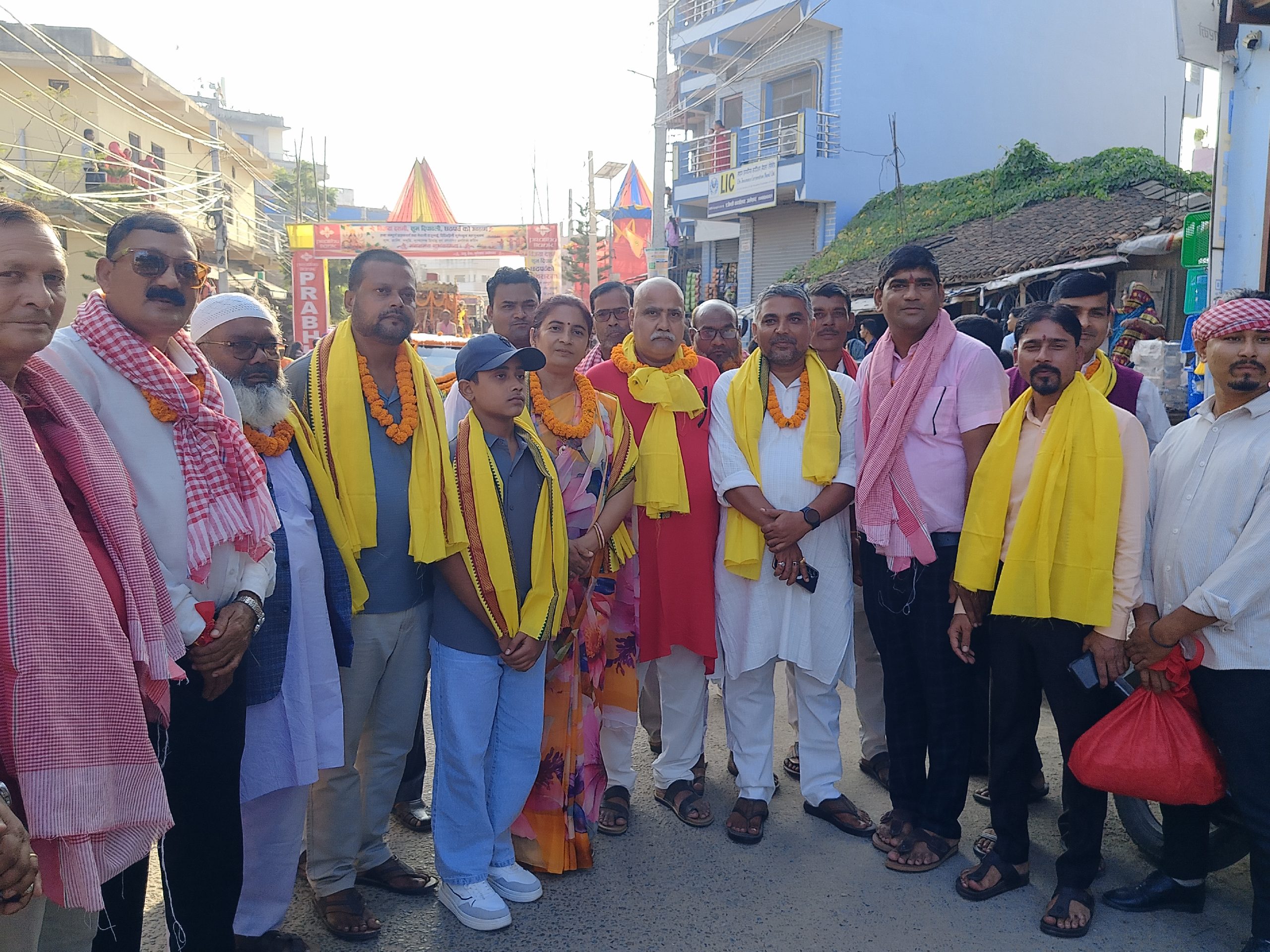 महोत्तरीको जलेश्वरमा विशाल कलश यात्रा गर्दै बेल निमन्त्रण कार्यक्रम सम्पन्न