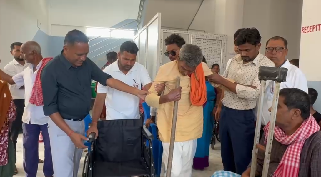 मटिहानीमा अपाङ्गता भएका ४० जना व्यक्तिलाई ह्वीलचेयर वितरण