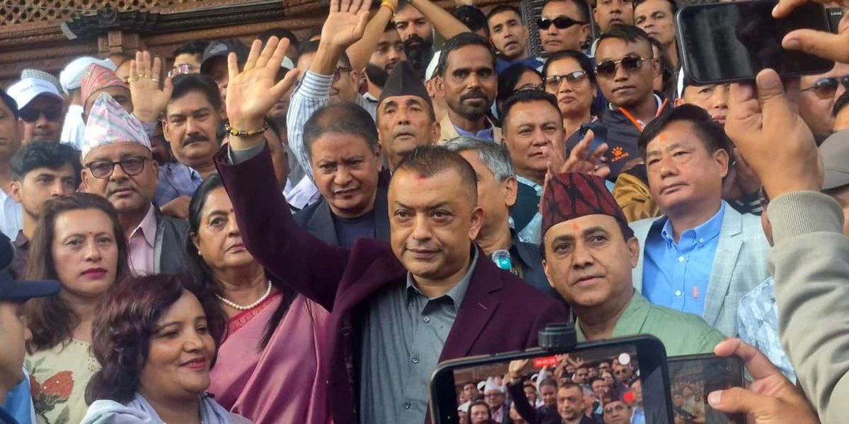 गगन बीपीजस्तो सभापति नबनून्, गणेशमानजस्तो नेता बनून्
